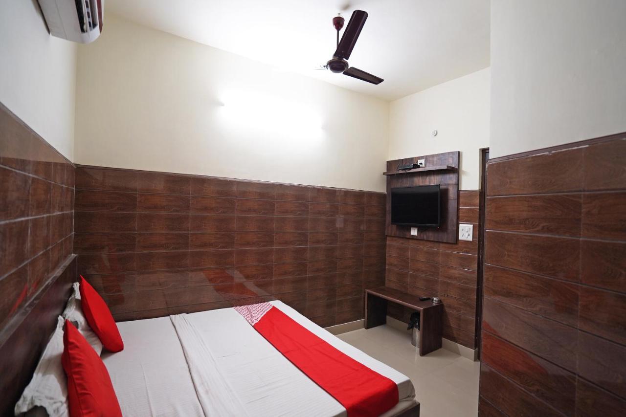 Hotel O Shri Sai Guest House デリー エクステリア 写真