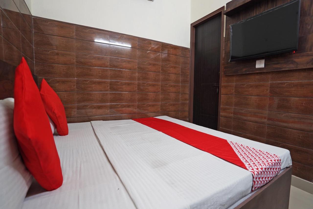 Hotel O Shri Sai Guest House デリー エクステリア 写真