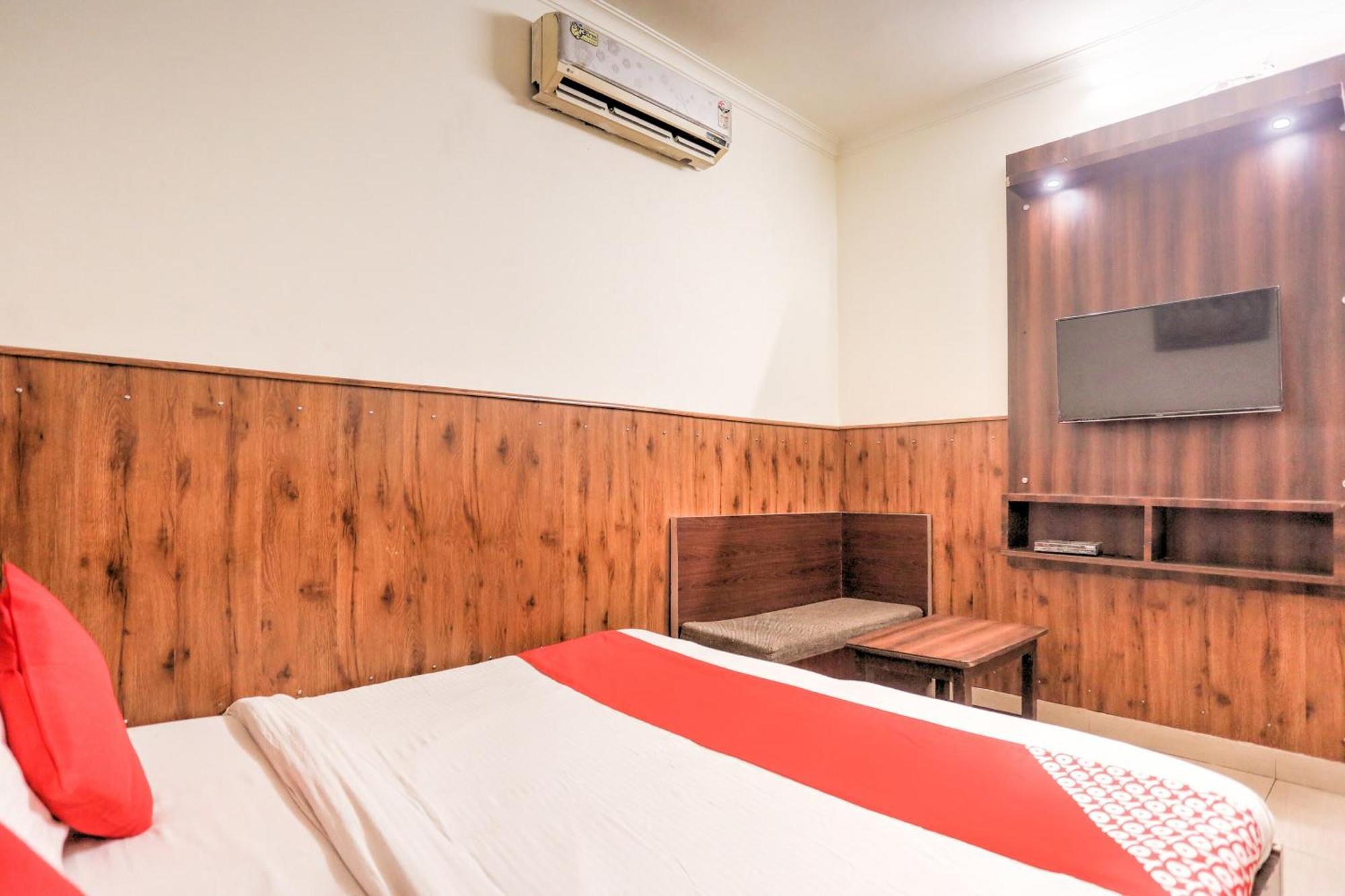 Hotel O Shri Sai Guest House デリー エクステリア 写真