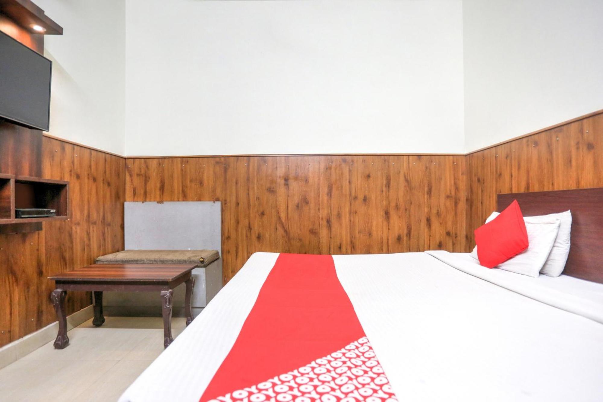 Hotel O Shri Sai Guest House デリー エクステリア 写真