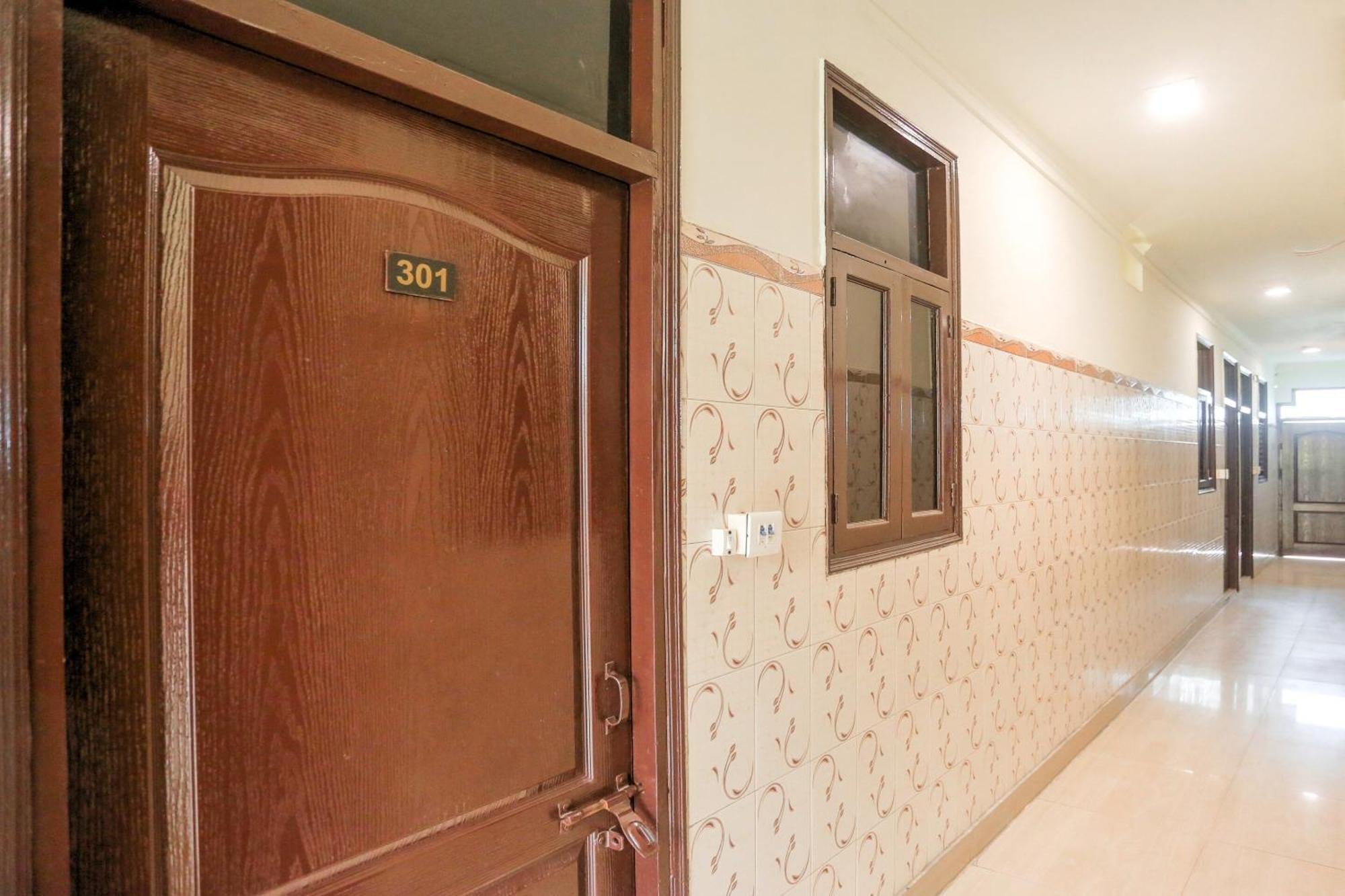 Hotel O Shri Sai Guest House デリー エクステリア 写真