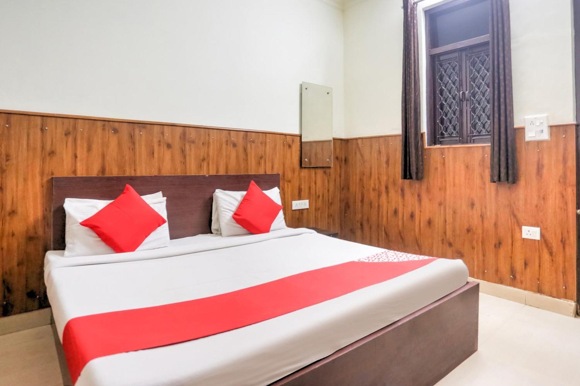 Hotel O Shri Sai Guest House デリー エクステリア 写真