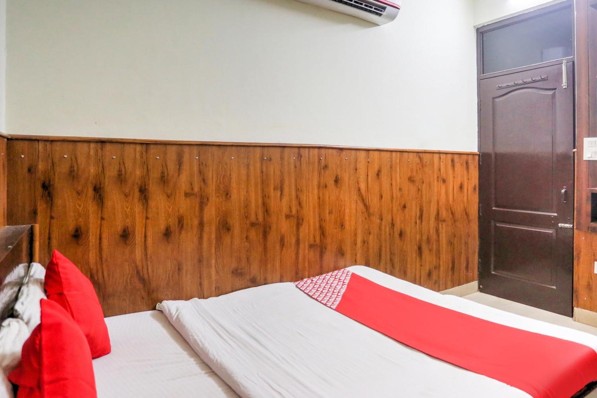 Hotel O Shri Sai Guest House デリー エクステリア 写真