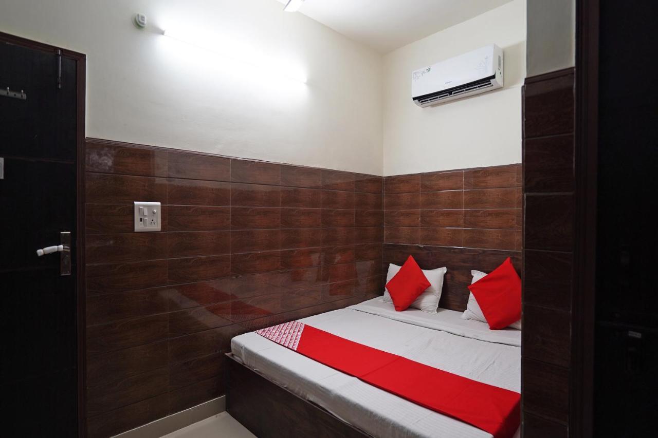 Hotel O Shri Sai Guest House デリー エクステリア 写真