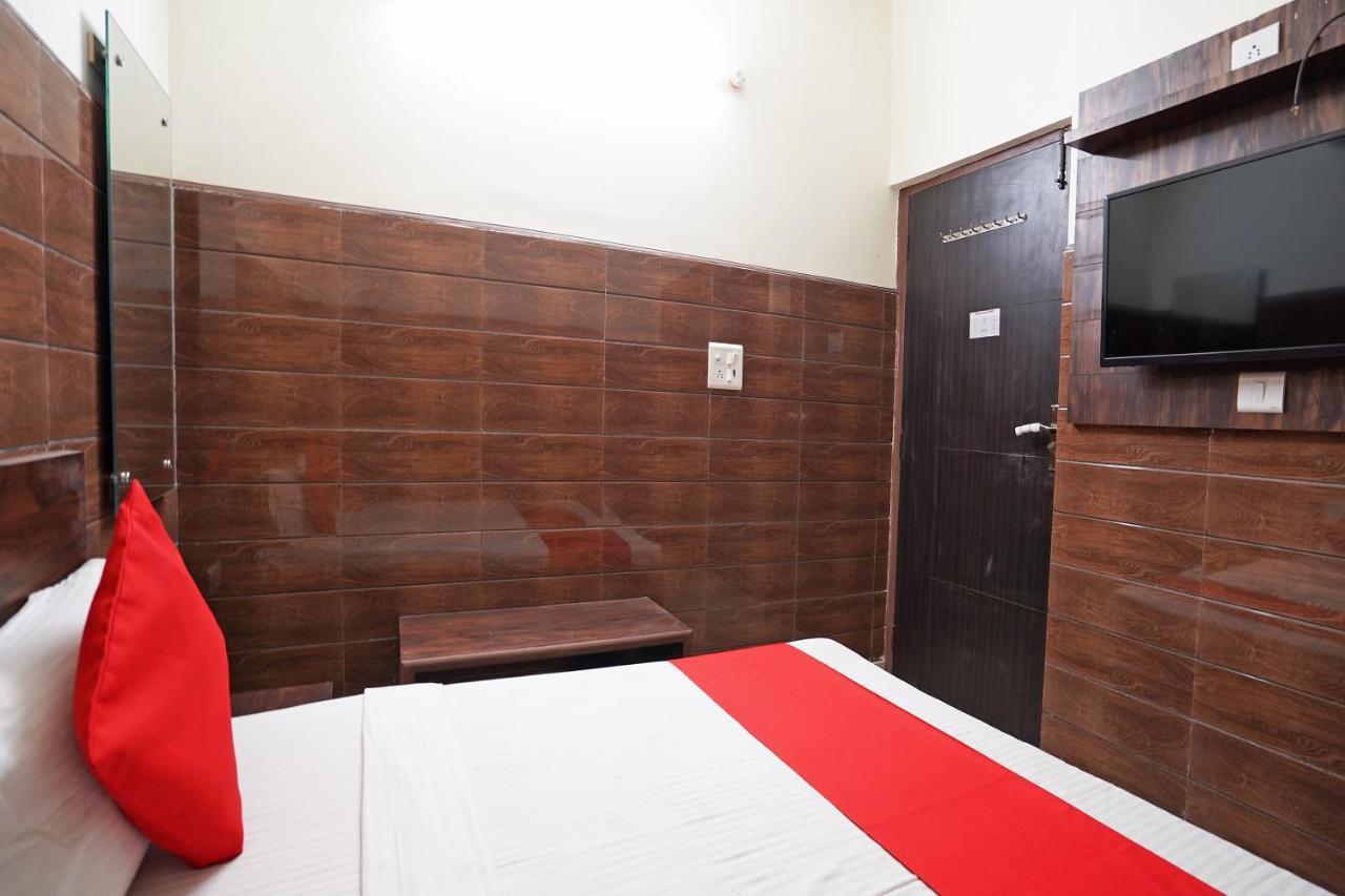 Hotel O Shri Sai Guest House デリー エクステリア 写真