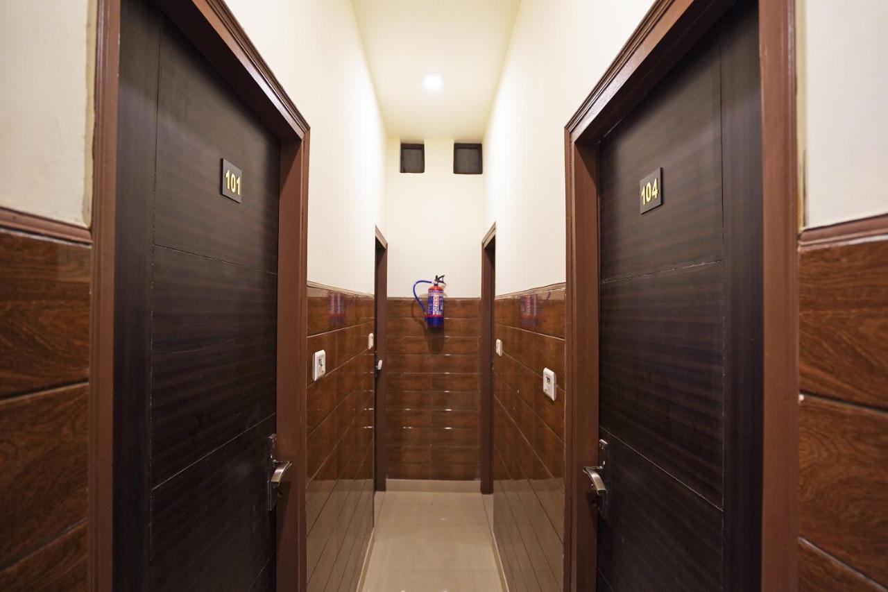Hotel O Shri Sai Guest House デリー エクステリア 写真